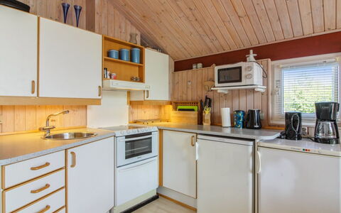 Menka - 1.3Km from the Sea: Madera, Techo, Cocina, Diseño De Interiores, Mostrador, Electrodoméstico, Habitación, Encendiendo, Gabinetes, Aparato De Cocina