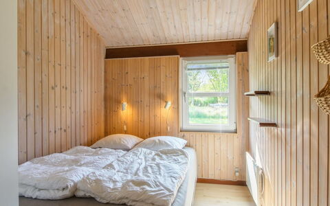 Menka - 1.3Km from the Sea: Pared, Piso, Diseño De Interiores, Madera, Habitación, Suelo, Techo, Cama, Mueble, Habitación