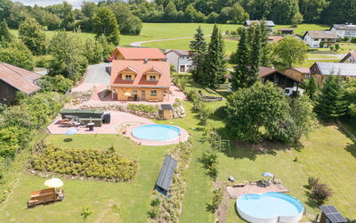 Spiegelau 604: Casa, Inmuebles, Césped, Casa De Campo, Piscina, Jardín, Paisajismo, Recurso, Parque, Yarda