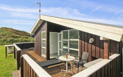 Larisa - 250M from the Sea: Madera, Arquitectura, Casa, Madera Dura, Cabaña, Manchas De Madera, Tablón, Sombra, Porche, Balcón