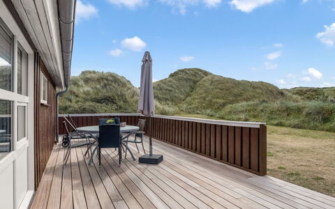 Larisa - 250M from the Sea: Suelos De Madera, Piso, Suelo, Madera, Suelo Laminado, Madera Dura, Tablón, Manchas De Madera, Cubierta, Balcón