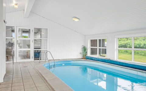 Larisa - 250M from the Sea: Piscina, Material Compuesto, Recurso, Techo, Diseño, Sombra, Yarda, Cubierta, Eco Hotel, Hotel