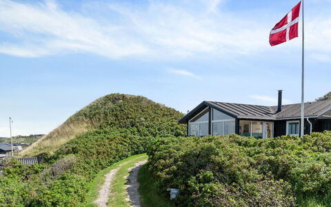 Reinke - 200M from the Sea: Madera, Techo, Arquitectura, Casa, Casa, Cabaña, Vía Muerta, Madera Dura, Pendiente, Inmuebles