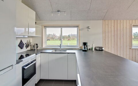 Ethel - 1.5Km to the Fjord: Cocina, Piso, Techo, Mostrador, Diseño De Interiores, Suelo, Gabinetes, Aparato De Cocina, Electrodoméstico