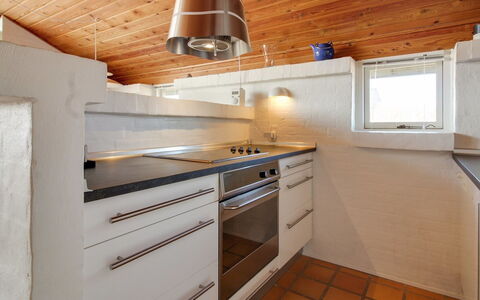 Enwald - 300M from the Sea: Cocina, Mostrador, Piso, Aparato De Cocina, Diseño De Interiores, Madera, Techo, Electrodoméstico, Lámpara, Suelo