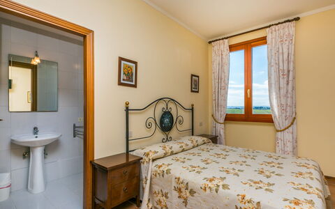 Vinci 956: Espejo, Propiedad, Mueble, Ventana, Edificio, Lavabo, Grifo, Azur, Madera, Comodidad