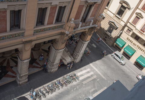 Duomo Suite: Ventana, Edificio, Diseño Urbano, Superficie De La Carretera, Coche, Fachada, Punto De Referencia, La Carretera, Ciudad, Vehículo