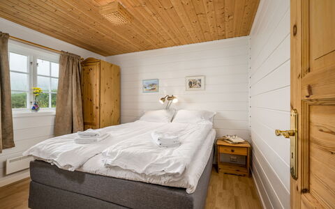 Hagehytta: Madera, Habitación, Piso, Techo, Suelo, Diseño De Interiores, Cama, Casa, Marco De La Cama, Mueble