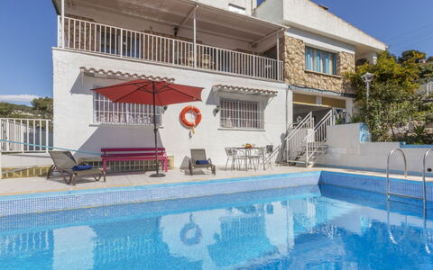 Villa Pedro: Piscina, Barrio Residencial, Recurso, Asentamientos Humanos, Material Compuesto, Inmuebles, Mueble Para Exteriores, Villa, Hotel, Balcón