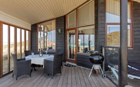 Arngrim - 100M from the Sea: Madera, Techo, Arquitectura, Casa, Casa, Cabaña, Vía Muerta, Madera Dura, Pendiente, Inmuebles