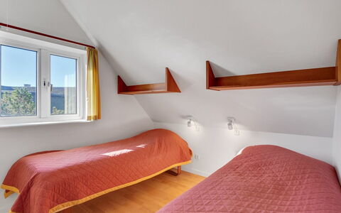 Oneida - 800M from the Sea: Pared, Piso, Madera, Suelo, Diseño De Interiores, Habitación, Techo, Cama, Mueble, Habitación