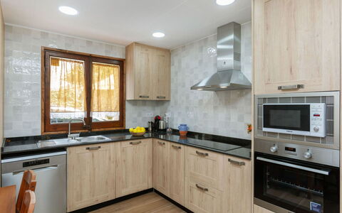 El Raco: Cocina, Aparato De Cocina, Mostrador, Gabinetes, Electrodoméstico, Madera, Diseño De Interiores, Electrodoméstico, Piso, Estufa De Cocina