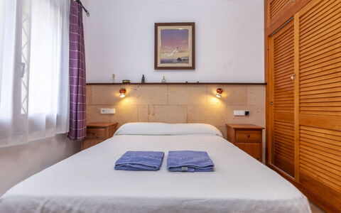 El Raco: Madera, Diseño De Interiores, Cama, Mueble, Piso, Suelo, Techo, Habitación, Habitación, Departamento