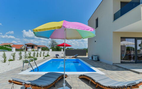 Sunset: Cielo, Edificio, Propiedad, Tiempo De Día, Agua, Piscina, Paraguas, Azur, Sombra, Sunlounger