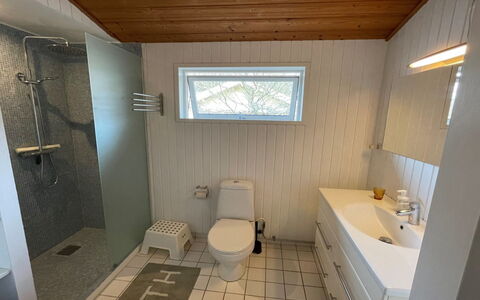 Lucie - 1.5Km from the Sea: Piso, Arreglo De Tubería, Suelo, Madera, Baño, Diseño De Interiores, Plomería, Lavabo, Grifo, Baño