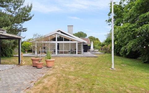 Tonia - 290M from the Sea: Madera, Techo, Arquitectura, Casa, Casa, Cabaña, Vía Muerta, Madera Dura, Pendiente, Inmuebles