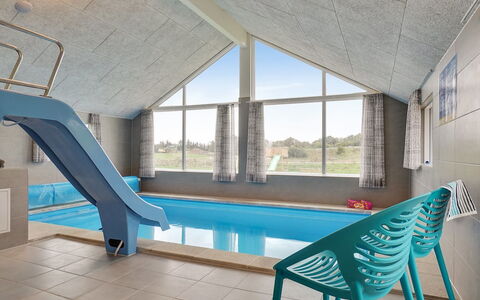 Vara - 800M from the Sea: Piso, Suelo, Techo, Diseño De Interiores, Mostrador, Cocina, Gabinetes, Habitación, Electrodoméstico, Lámpara