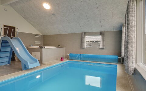 Vara - 800M from the Sea: Piso, Suelo, Techo, Diseño De Interiores, Mostrador, Cocina, Gabinetes, Habitación, Electrodoméstico, Lámpara