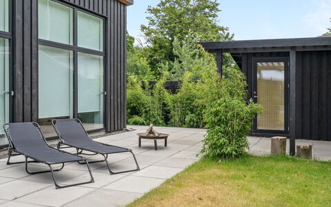 Ebke - 70M from the Sea: Jardín, Mueble Para Exteriores, Sombra, Patio Interior, Paisajismo, Césped, Yarda, Edificios Del Jardín, Silla, Madera Dura