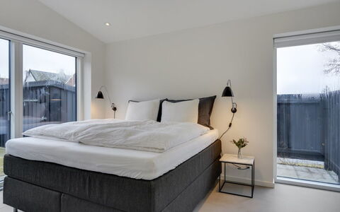 Ebke - 70M from the Sea: Suelo, Habitación, Lecho, Cama, La Luz Del Día, Arrojar La Almohada, Almohada, Linos, Congelación, Hotel