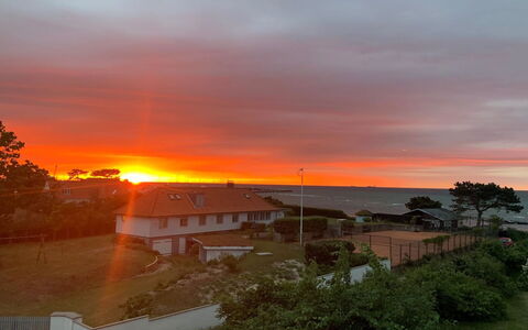Ebke - 70M from the Sea: Cielo, Resplandor Crepuscular, Puesta De Sol, Horizonte, Naturaleza, Oscuridad, Naranja, Amanecer, Mañana En Red Sky, Noche