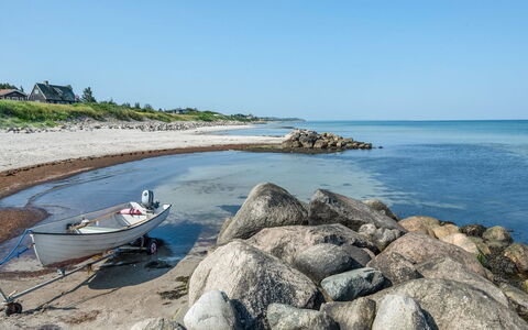Rebana - 30M from the Sea: Cabaña, Cobertizo, \Choza, Casa De Campo, Pradera, Choza, Granero, Cuarto De Troncos, Edificios Del Jardín