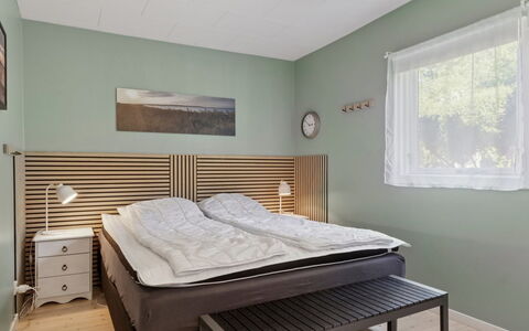 Ømund - 600M to the Fjord: Mueble, Cama, Diseño De Interiores, Habitación, Madera, Suelo, Piso, Lecho, Techo, Linos