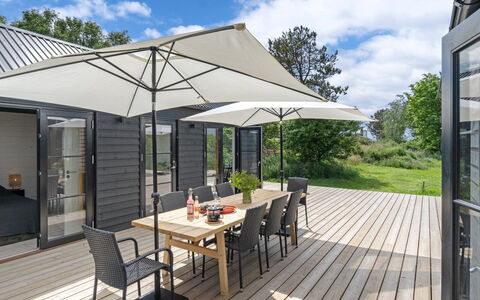 Henrik - 100M from the Sea: Piscina, Mueble Para Exteriores, Mueble, Recurso, Losa, Eco Hotel, Sombra, Silla, Ocio, Inmuebles