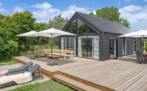 Henrik - 100M from the Sea: Piscina, Mueble Para Exteriores, Mueble, Recurso, Losa, Eco Hotel, Sombra, Silla, Ocio, Inmuebles