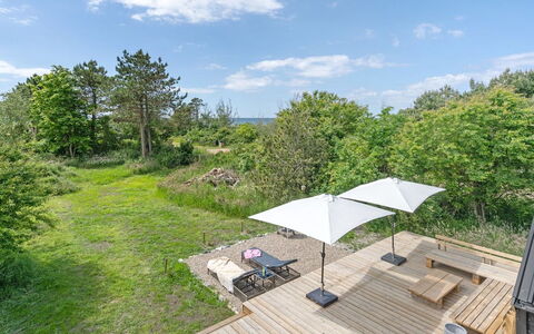 Henrik - 100M from the Sea: Piscina, Mueble Para Exteriores, Mueble, Recurso, Losa, Eco Hotel, Sombra, Silla, Ocio, Inmuebles