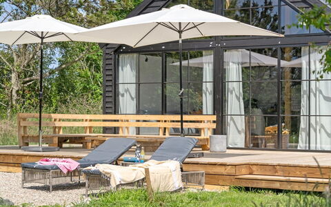 Henrik - 100M from the Sea: Piscina, Mueble Para Exteriores, Mueble, Recurso, Losa, Eco Hotel, Sombra, Silla, Ocio, Inmuebles