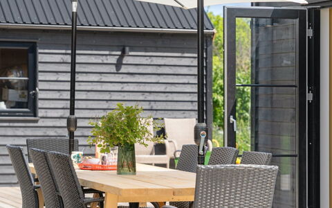 Henrik - 100M from the Sea: Piscina, Mueble Para Exteriores, Mueble, Recurso, Losa, Eco Hotel, Sombra, Silla, Ocio, Inmuebles