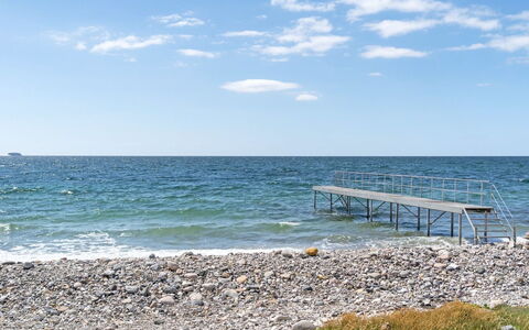 Henrik - 100M from the Sea: Piscina, Mueble Para Exteriores, Mueble, Recurso, Losa, Eco Hotel, Sombra, Silla, Ocio, Inmuebles
