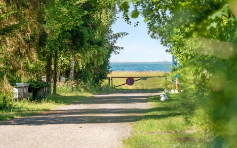 Tannie - 300M from the Sea: Barrio Residencial, Techo, Suburbio, Entrada De Coches, Inmuebles, Tubo De Lámpara
