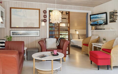 Arild - 10M from the Sea: Mueble, Diseño De Interiores, Piso, Suelo, Madera, Mesa, Silla, Techo, Habitación, Sala