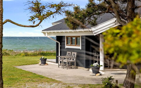 Stacie - 10M from the Sea: Casa, Cabaña, Porche, Vía Muerta, Casa De Campo, Estructura Al Aire Libre