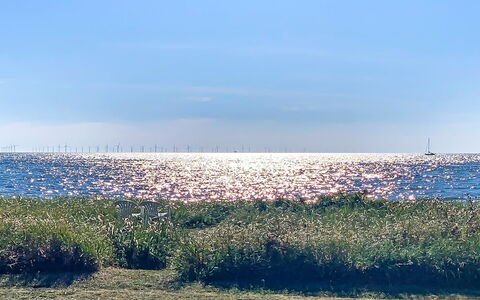 Stacie - 10M from the Sea: Tiempo De Día, Edificio, Área Urbana, Área Metropolitana, Ciudad, Departamento, Barrio, Metrópoli, Rascacielos