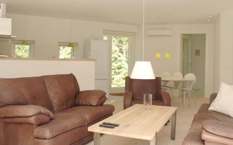 Fernande - 150M from the Sea: Mueble, Diseño De Interiores, Piso, Suelo, Pared, Madera, Sofá, Suelos De Madera, Sala, Habitación