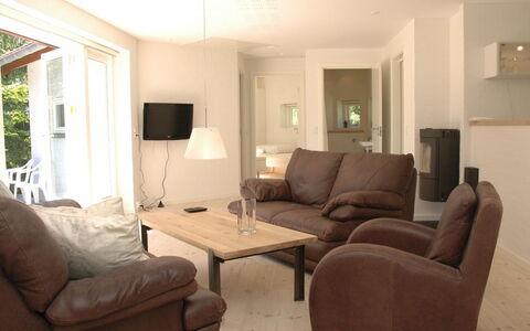 Fernande - 150M from the Sea: Mueble, Diseño De Interiores, Piso, Suelo, Sofá, Pared, Sala, Madera, Habitación, Techo