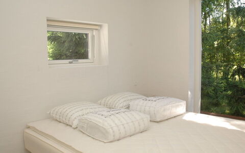 Fernande - 150M from the Sea: Madera, Habitación, Cama, Diseño De Interiores, Suelo, Sábana, Lecho, Piso, Mueble, Casa