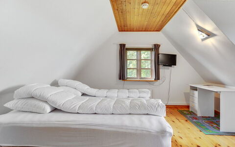 Redlef - 9Km from the Sea: Piso, Pared, Suelo, Diseño De Interiores, Madera, Techo, Suelos De Madera, Encendiendo, Mueble, Suelo Laminado