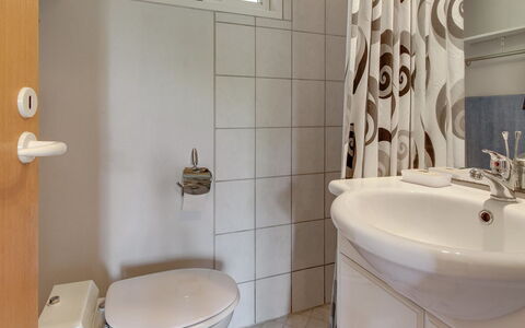 Virve - 300M from the Sea: Techo, Casa, Casa, Cabaña, Puerta, Vía Muerta, Cubierta, Porche, Tablón, Madera Dura