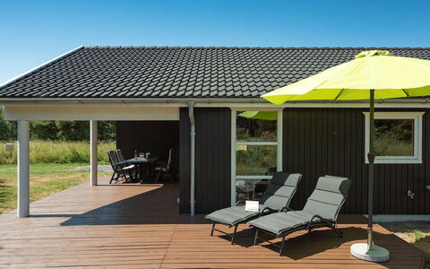 Aksel - 150M from the Sea: Sombra, Mueble Para Exteriores, Cubierta, Manchas De Madera, Diseño, Silla, Madera Dura, Patio, Yarda, Porche