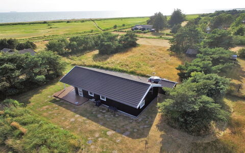 Aksel - 150M from the Sea: Techo, Casa, El Terreno Del Lote, Casa, Cabaña, Inmuebles, Edificios Del Jardín, Sombra, Cuarto De Troncos, Paisajismo