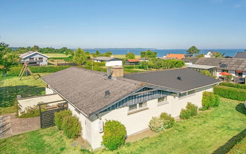 Evald - 200M from the Sea: Azul, Arbusto, Cabaña, Cobertura Del Suelo, Jardín, Inmuebles, Sombra, Paisajismo, Casa De Campo, Eco Hotel