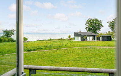 Anny - 100M from the Sea