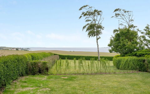 Ringulf - 350M from the Sea: Madera, Cabaña, Madera Dura, Tablón, Manchas De Madera, Edificios Del Jardín, Diseño, Yarda, Cuarto De Troncos, Patio Interior