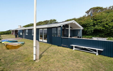 Pellervo - 20M from the Sea: Techo, Casa, El Terreno Del Lote, Casa, Cabaña, Inmuebles, Edificios Del Jardín, Sombra, Cuarto De Troncos, Paisajismo
