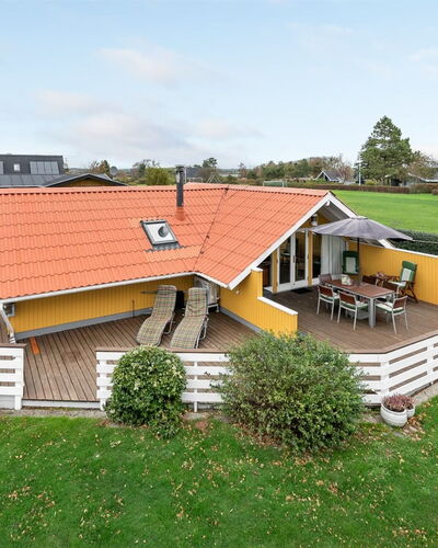 Hjalmine - 250M from the Sea