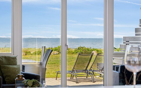 Ninne - 50M from the Sea: Madera, Techo, Arquitectura, Casa, Casa, Cabaña, Vía Muerta, Madera Dura, Pendiente, Inmuebles